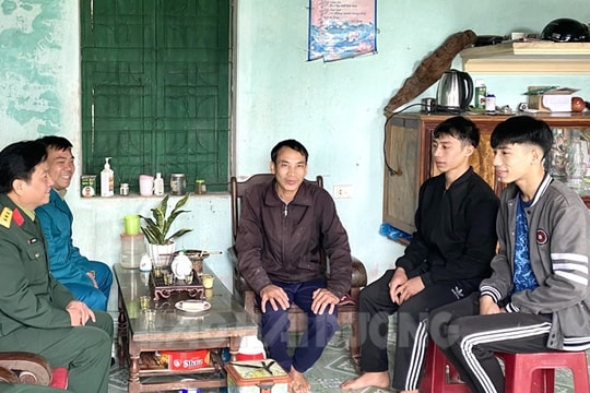 Anh em sinh đôi ở Hải Dương tình nguyện nhập ngũ